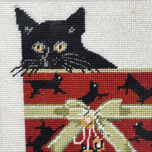 Vintage Christmas Cat In Gift Box W/ Cats On It Framed Cross Stitch 10”x10” - Picture 3 of 6